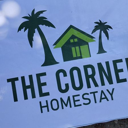 The Corner Homestay Kuta  المظهر الخارجي الصورة