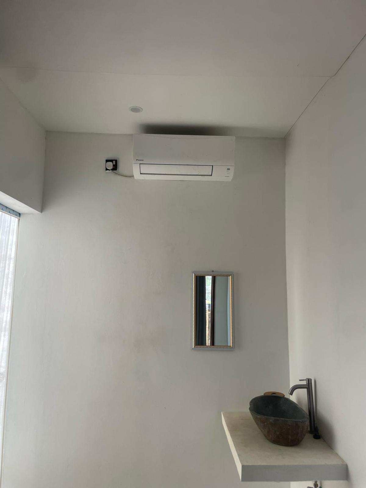 The Corner Homestay Kuta  المظهر الخارجي الصورة
